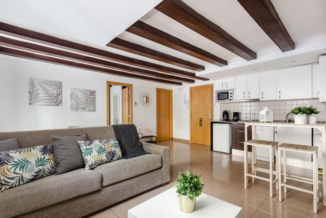 Lodging Apartments Liceu 11 บาร์เซโลนา ภายนอก รูปภาพ