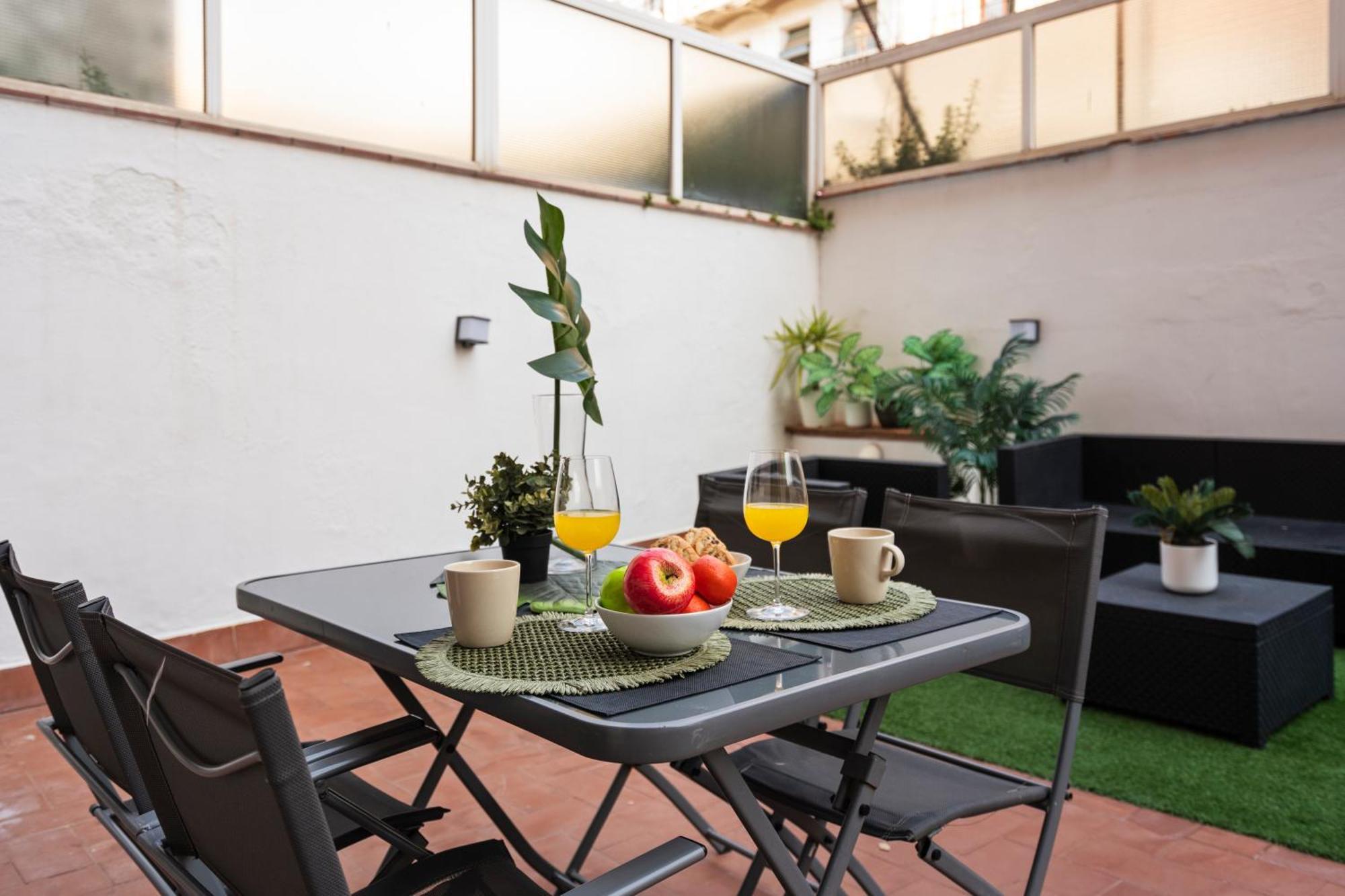 Lodging Apartments Liceu 11 บาร์เซโลนา ภายนอก รูปภาพ
